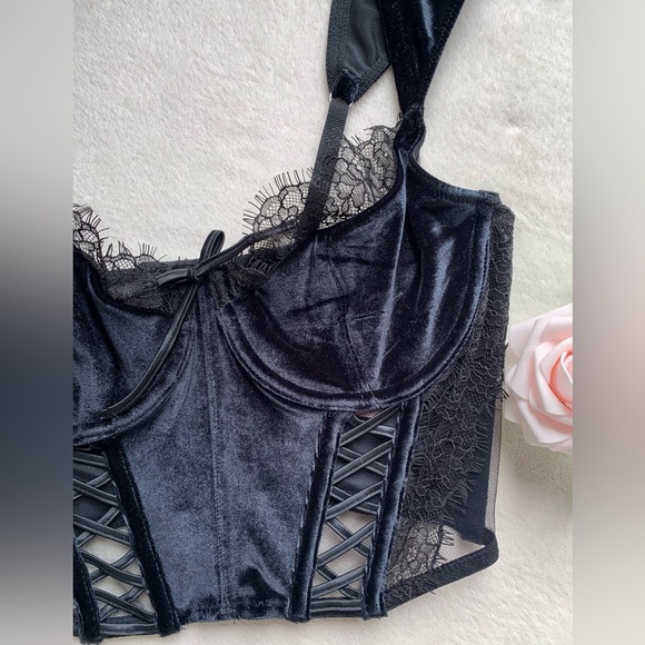Victoria’s Secret Dream Angels Black Velvet Bustier Top - Picture 4 of 9